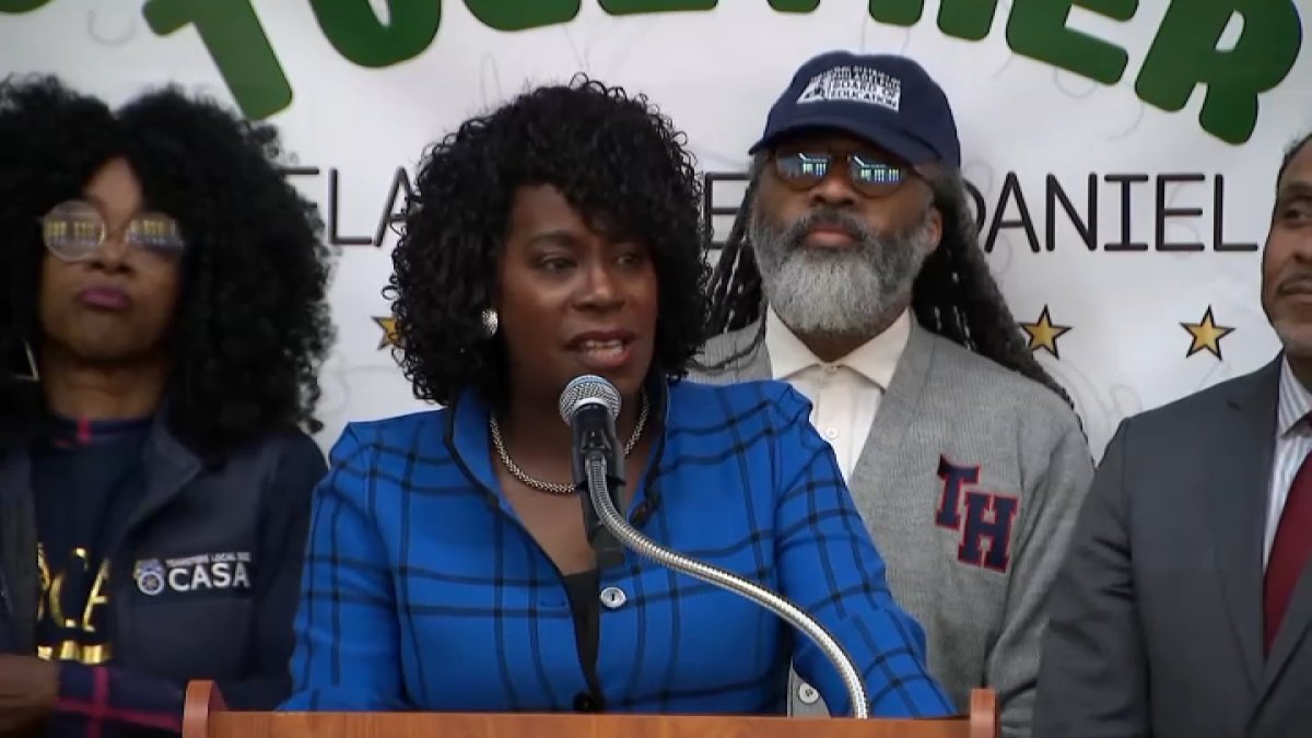 Mayor Parker proposes $1 per rideshare tax to raise money for Philly schools