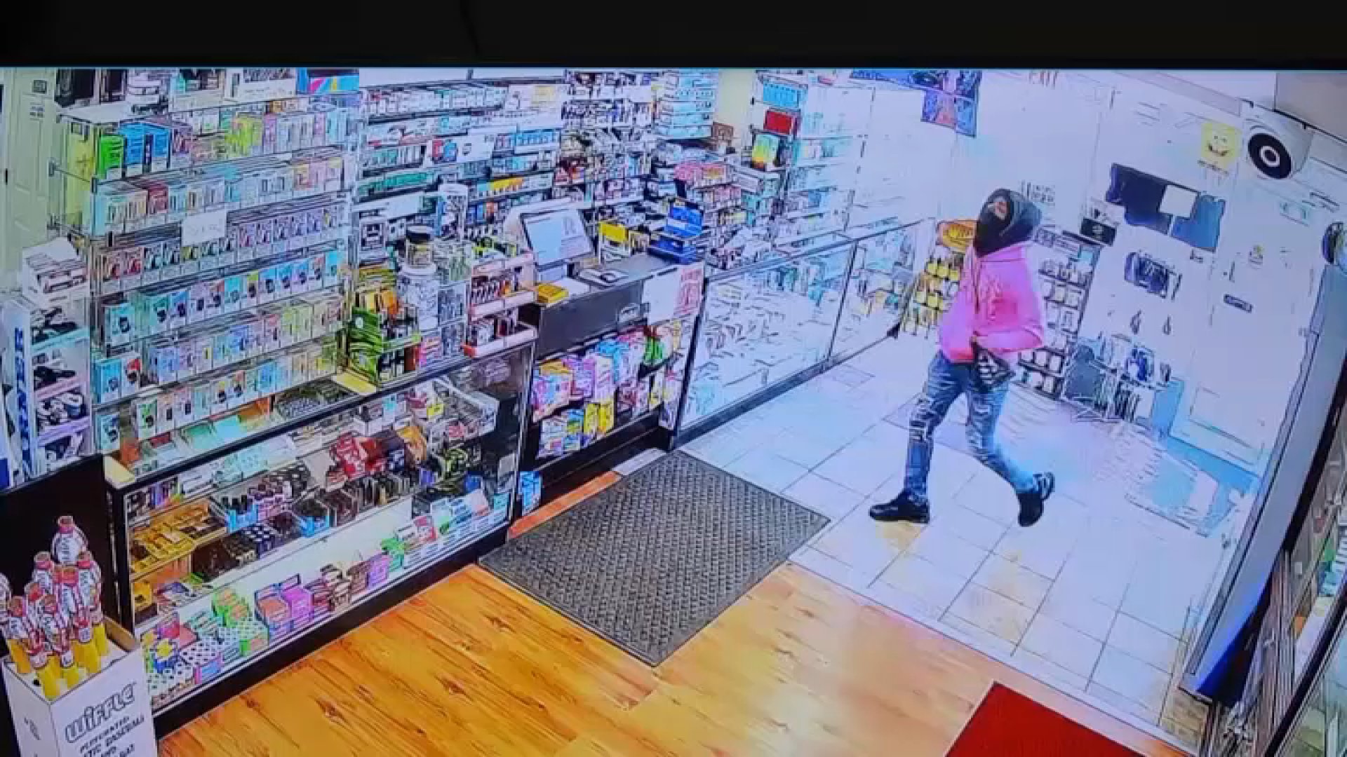 Man charged after assault, robbery inside Abington Township smoke shop: Police