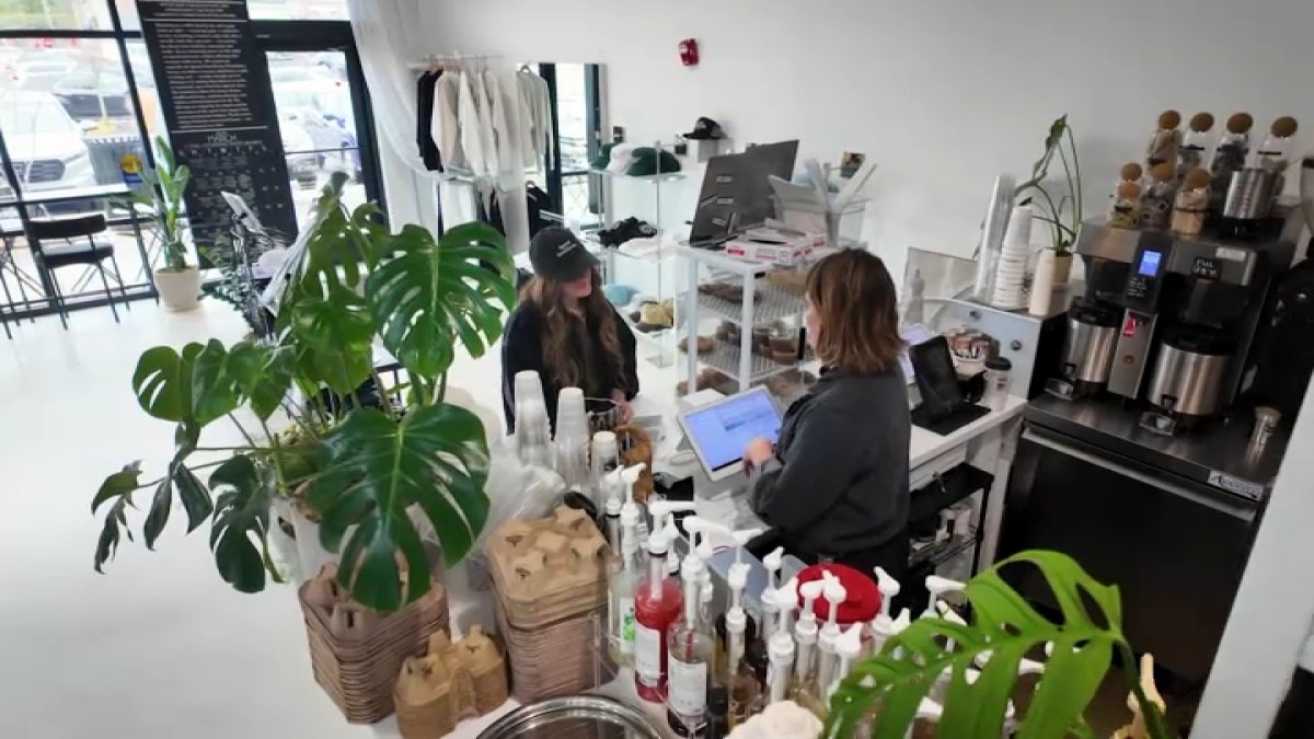 Del. lawmakers weigh banning fees on credit card tips at stores, restaurants