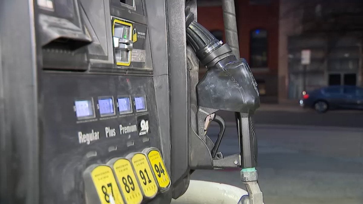 Scammers are trying to pump-switch at Philly gas station