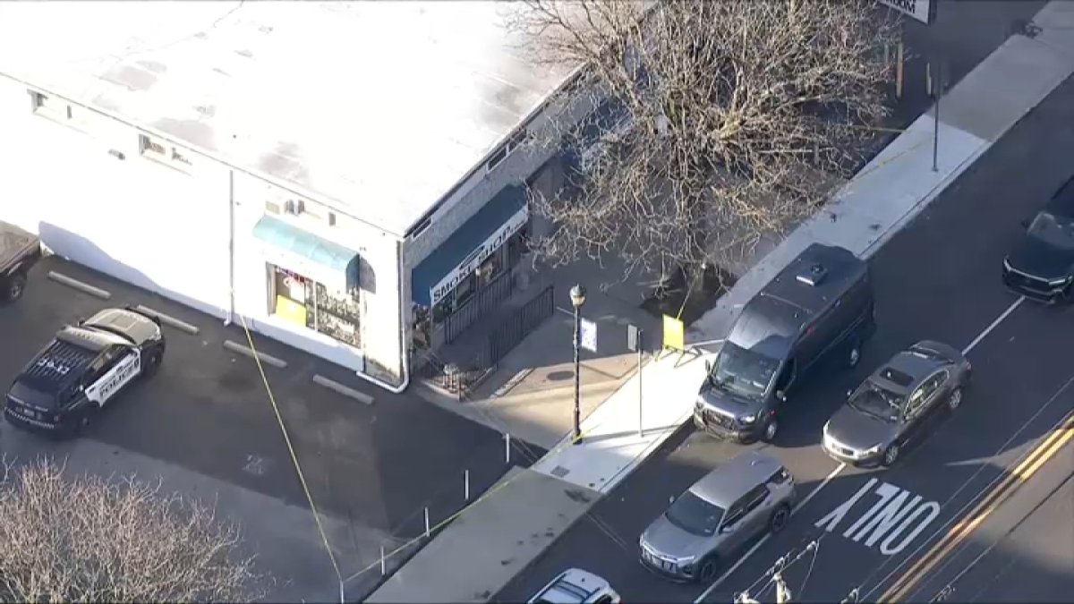 Store clerk hit in the head during smoke shop robbery in Pa., officials say