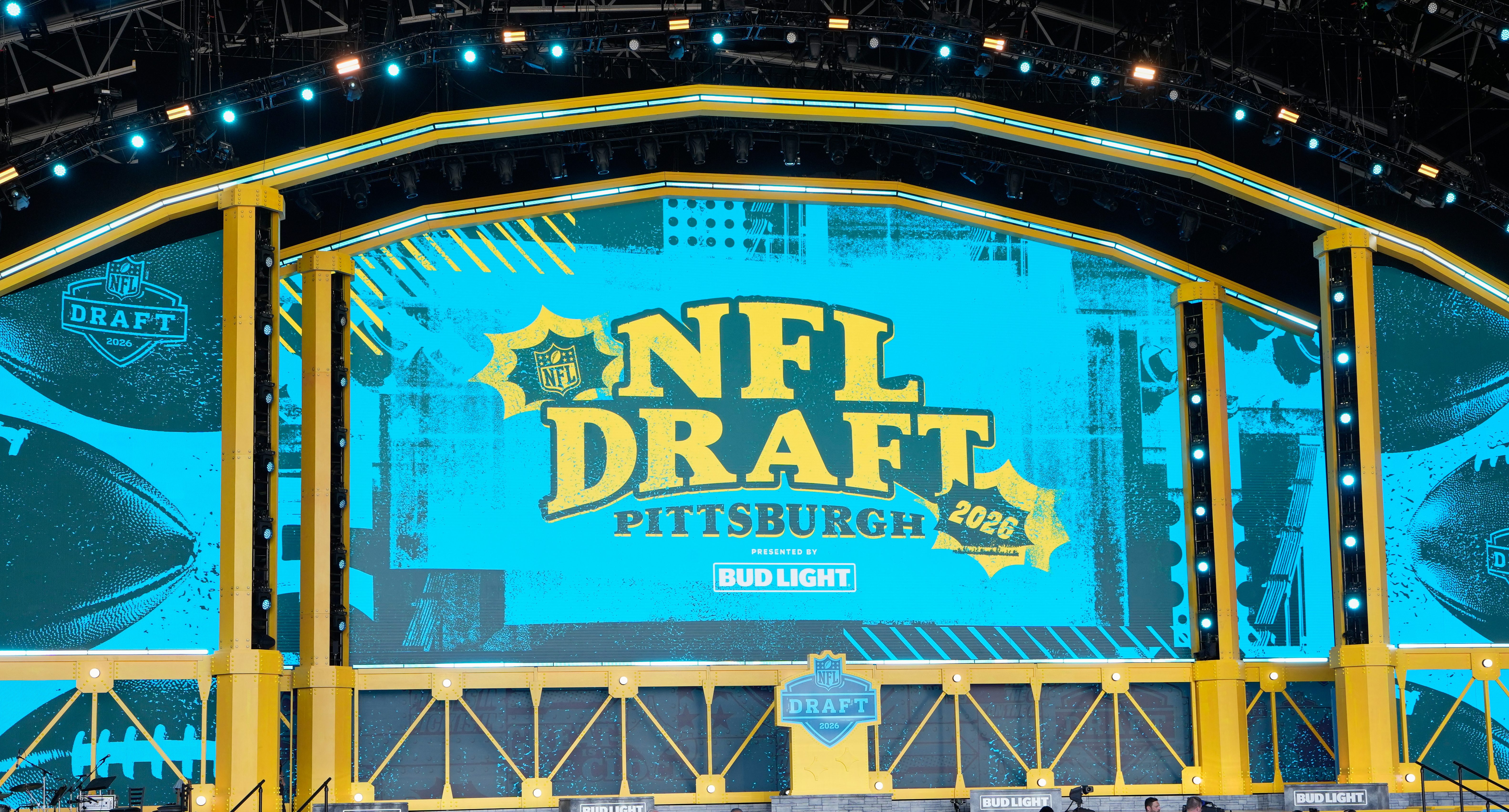 Live updates: Tracking every pick from Round 1 of 2026 NFL Draft