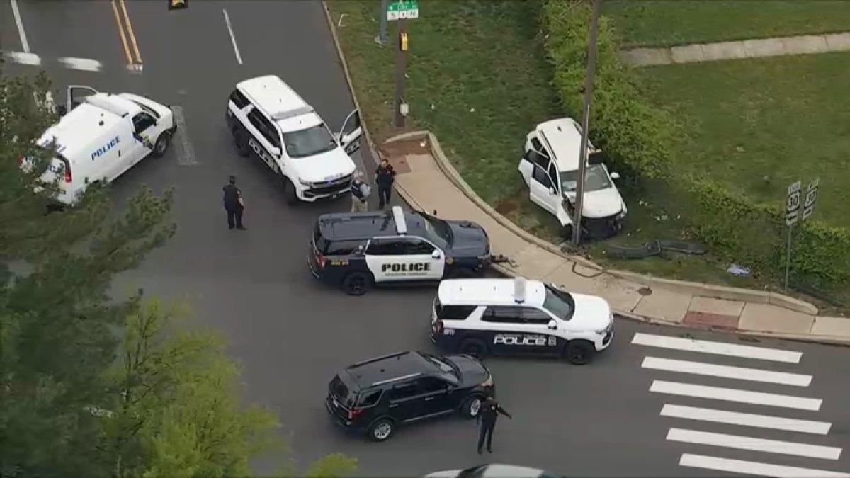 Burglary suspects crash on City Ave after police chase, officials say