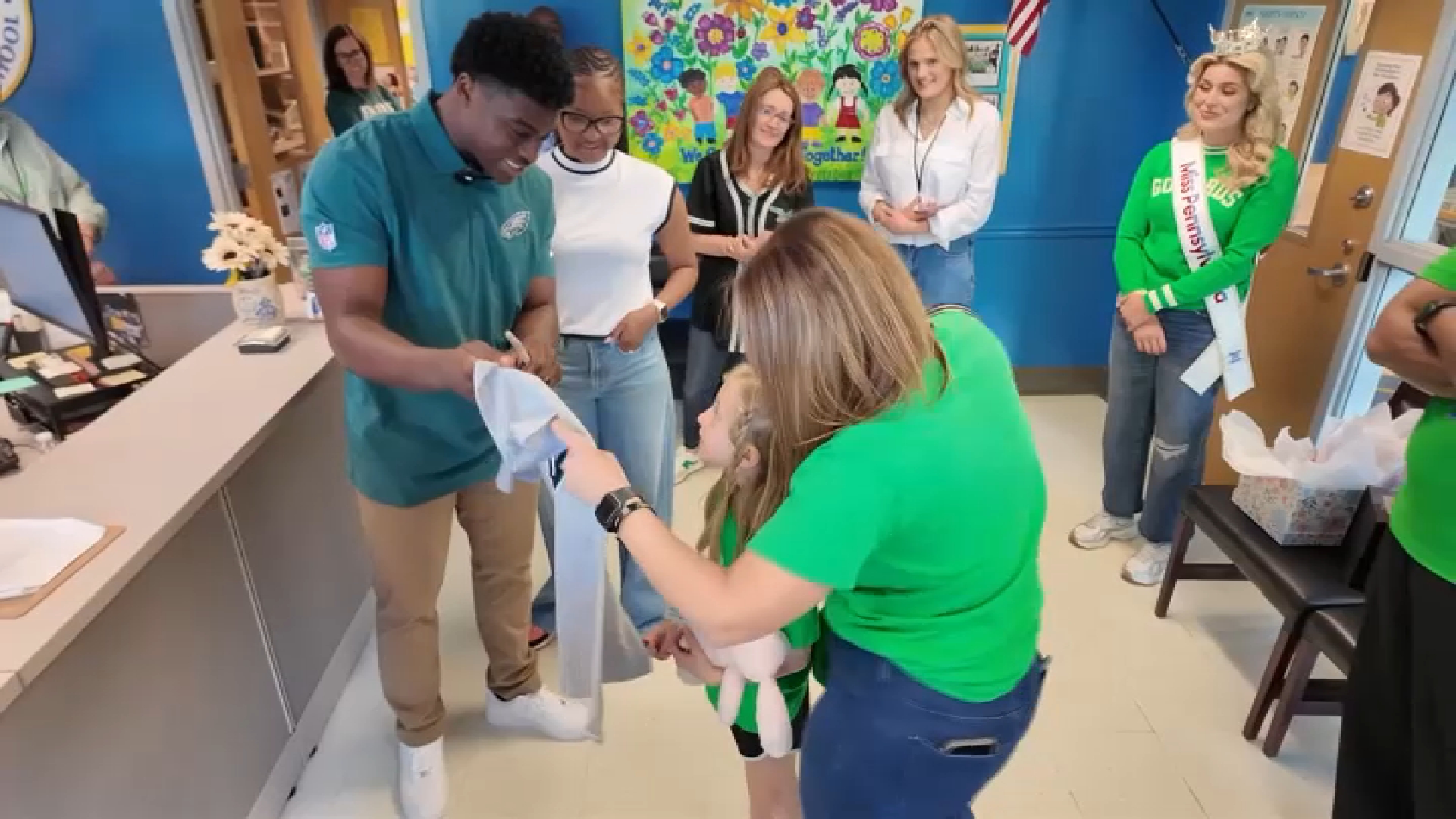 Eagles WR Darius Cooper and Miss Pa. meet with family of slain trooper