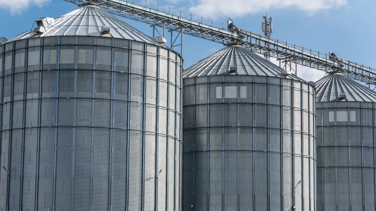 One rescued, one found dead after grain bin incident on Delaware farm