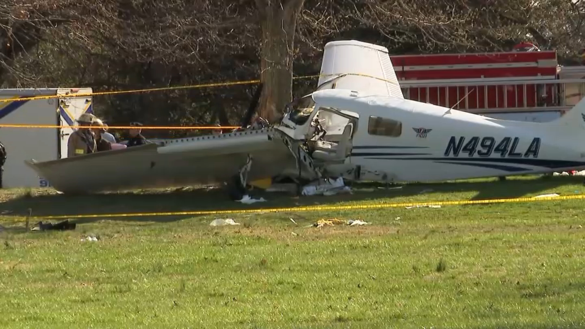 Audio captures moments before small plane crashes in Philadelphia park