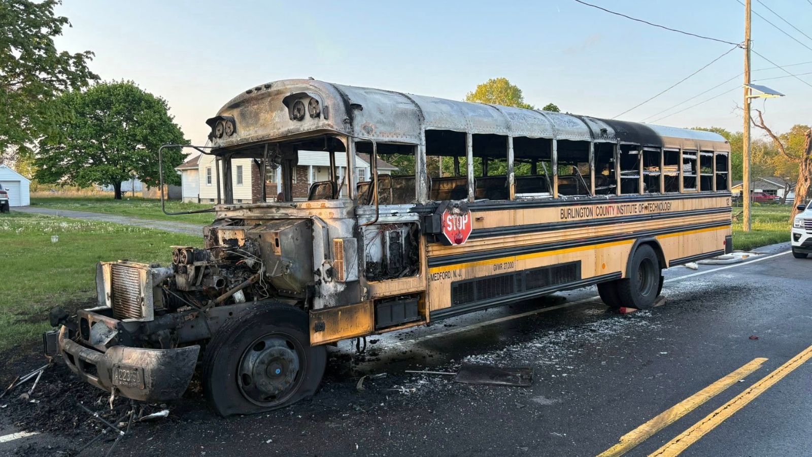 Community rallies behind girls softball team after equipment destroyed in bus fire