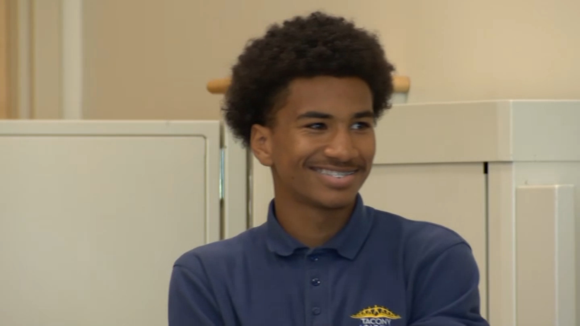 Philly teen hailed a hero after helping woman suffering from seizure