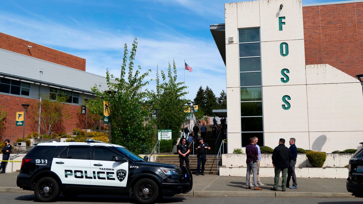 6 injured in high school stabbing in Washington state