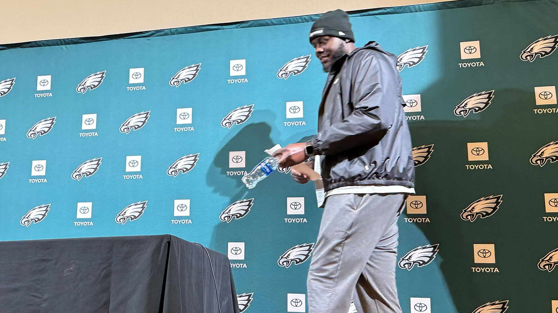 Eagles' 3rd-round pick eager to learn from Johnson and Mailata