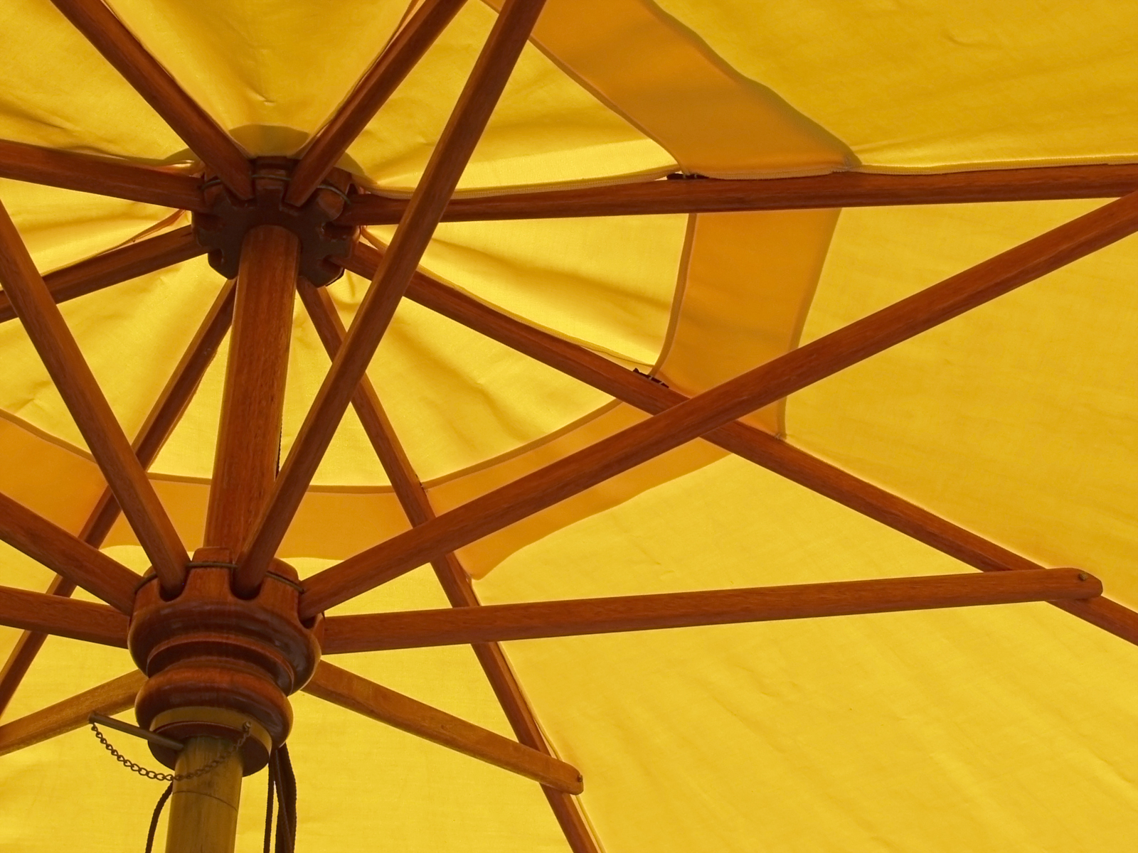 Woman killed by flying patio umbrella while dining at South Carolina restaurant