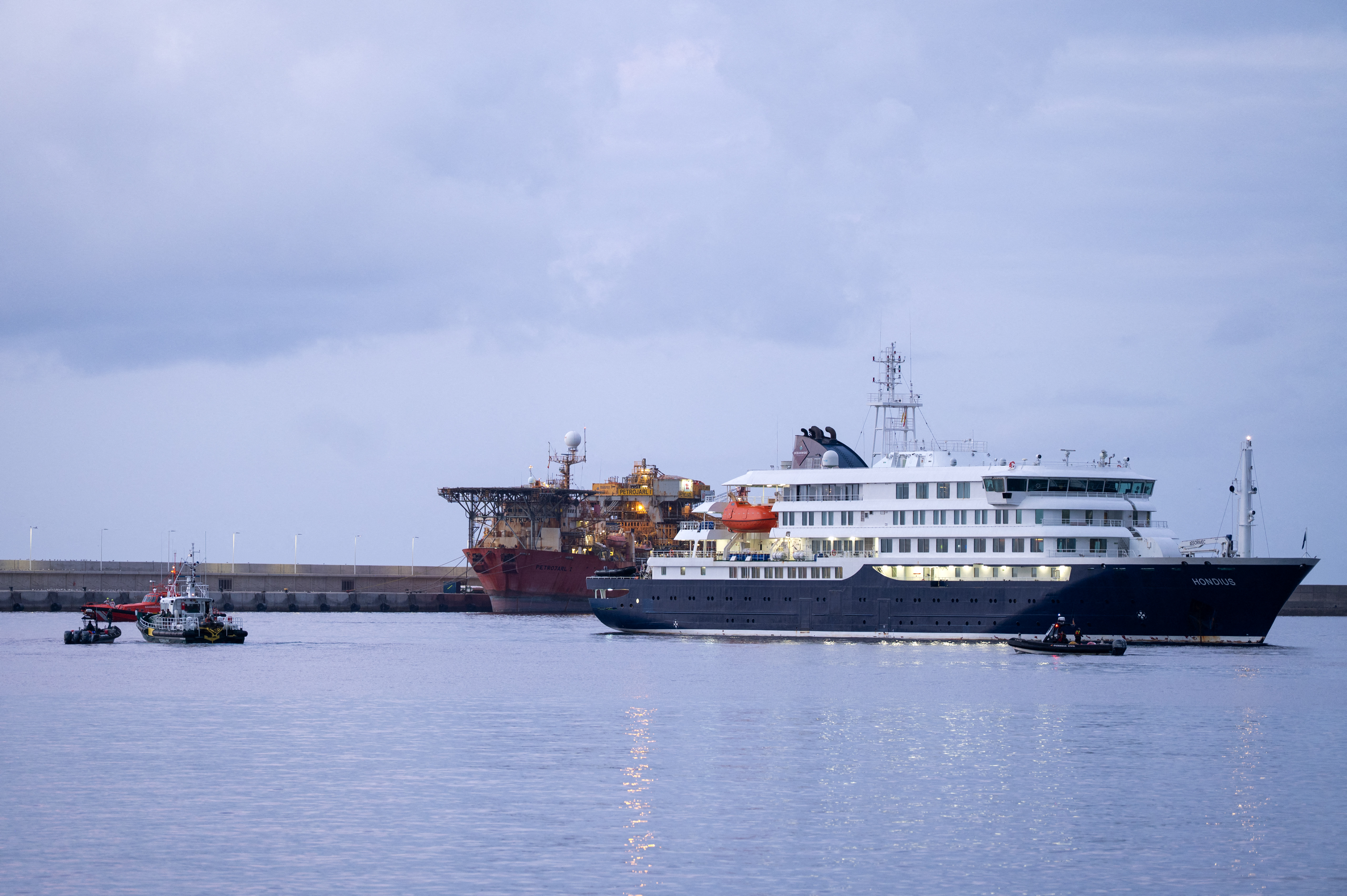 Hantavirus-stricken cruise ship arrives in Tenerife
