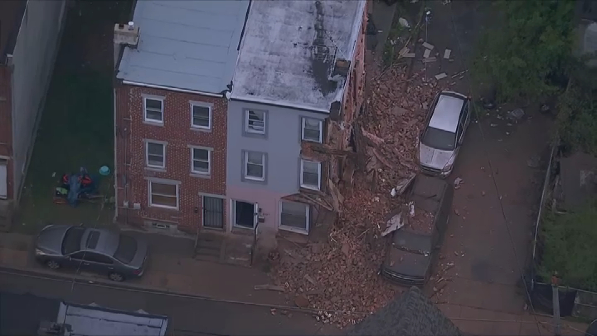 Crews respond to partial rowhome collapse in North Philadelphia