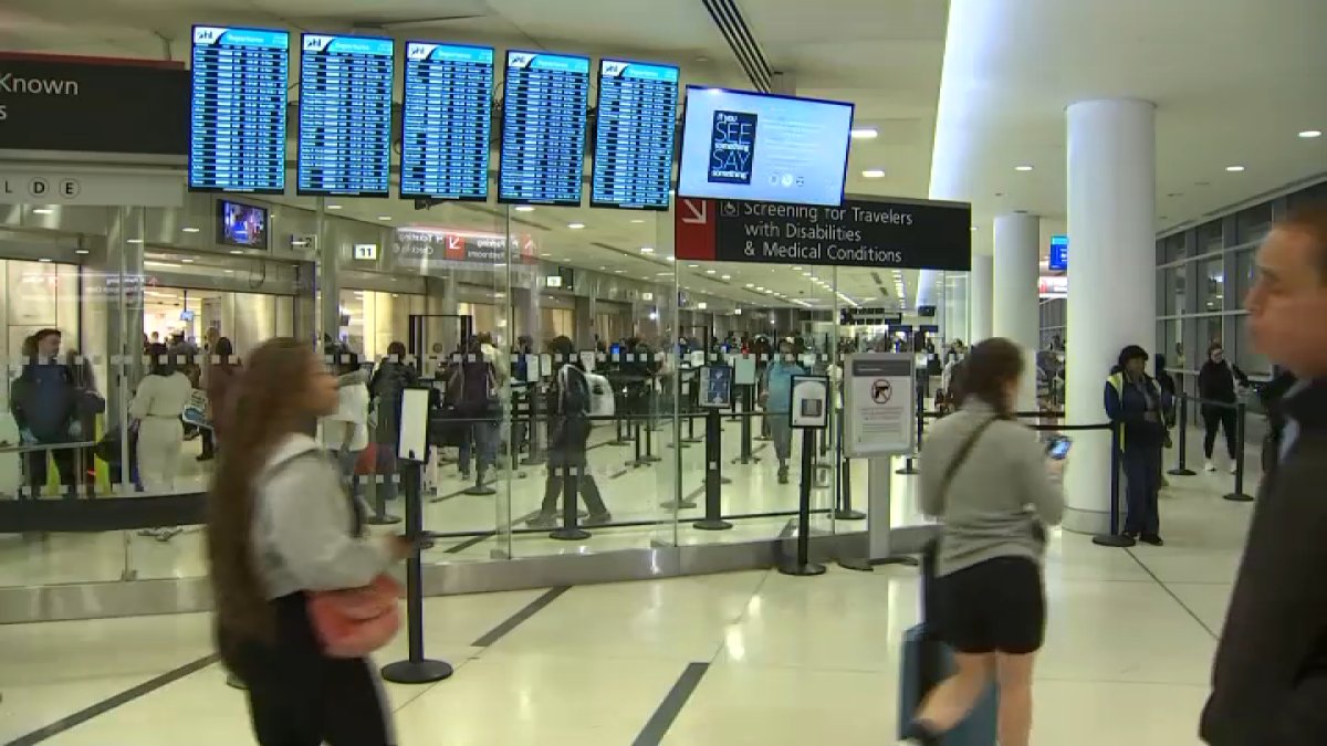 Travelers begin trips ahead of upcoming Memorial Day weekend