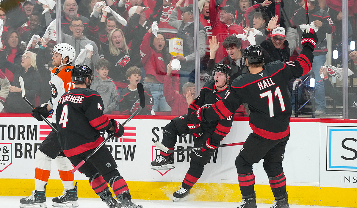 Flyers no match for Hurricanes in second-round Game 1 loss