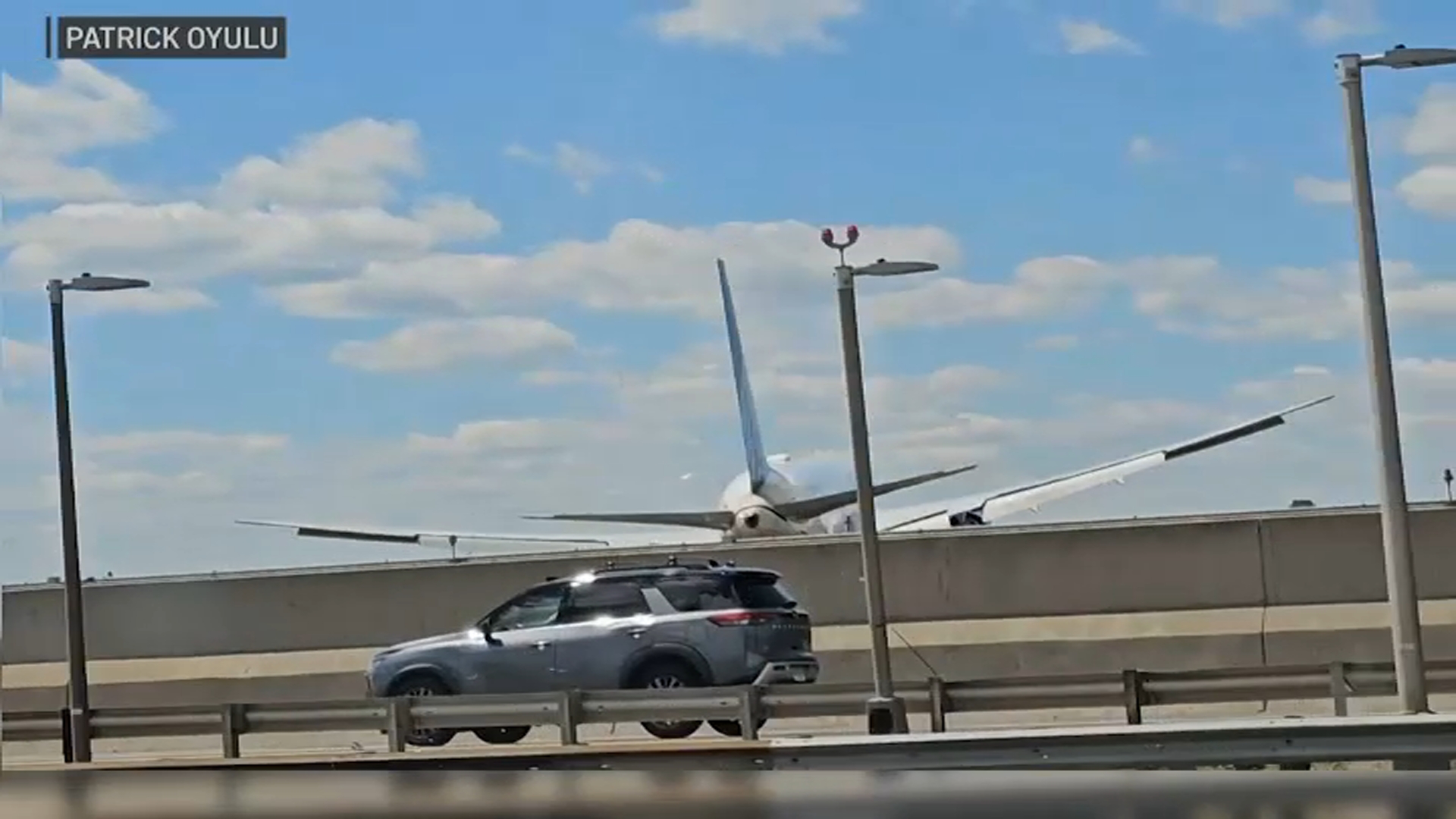 United jet hits Turnpike light pole, tractor trailer while landing at Newark