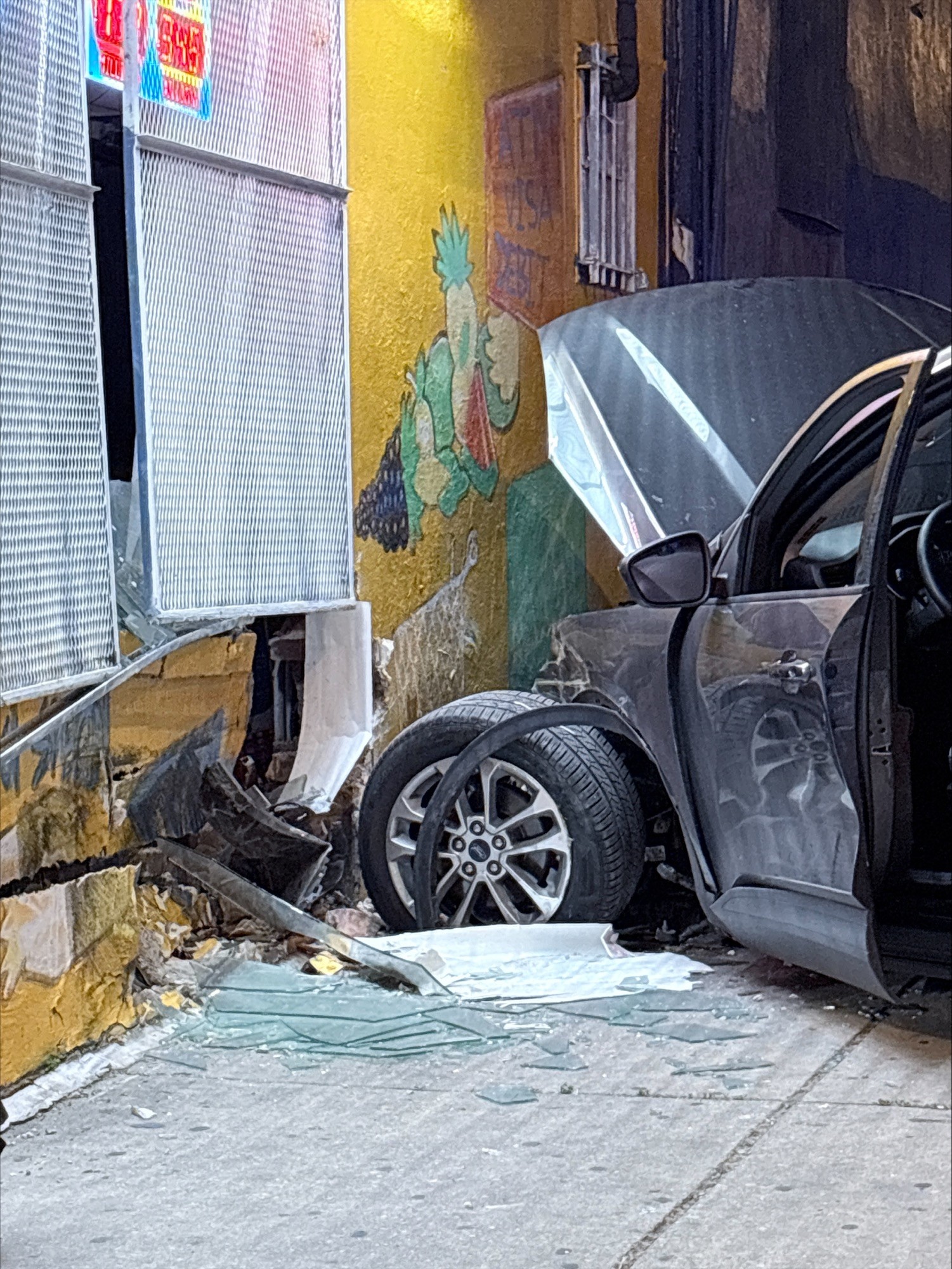 Car crashes into convenience store in Philly on Saturday night – NBC10 ...