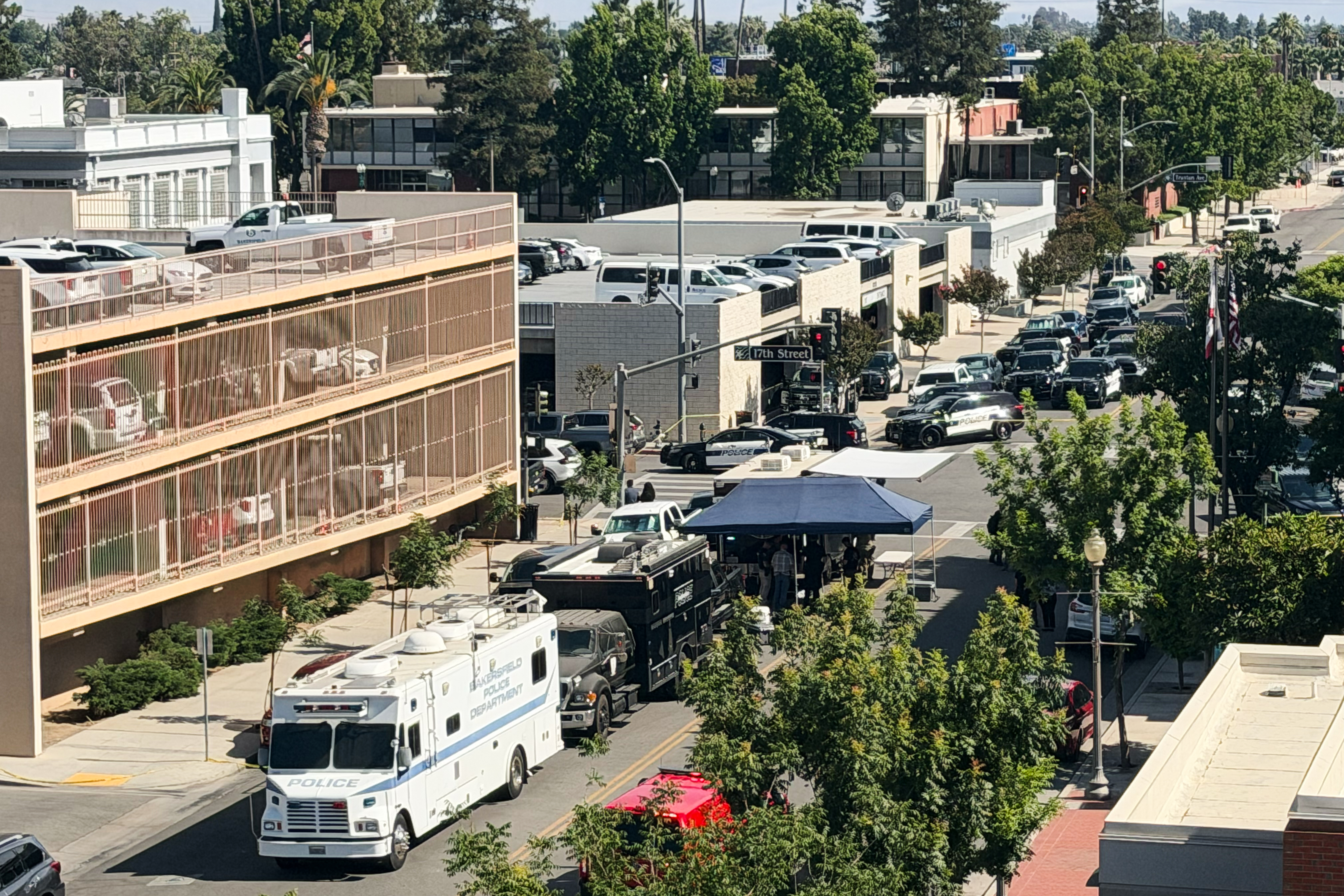 Police say man barricaded himself inside Chase bank building with others in California