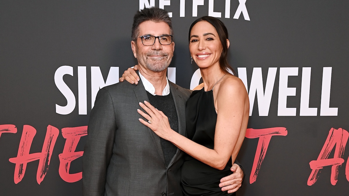 “لقد كان الأمر فظيعًا”: خطيبة سايمون كويل تتأمل في حمل ابنها بينما لا تزال متزوجة