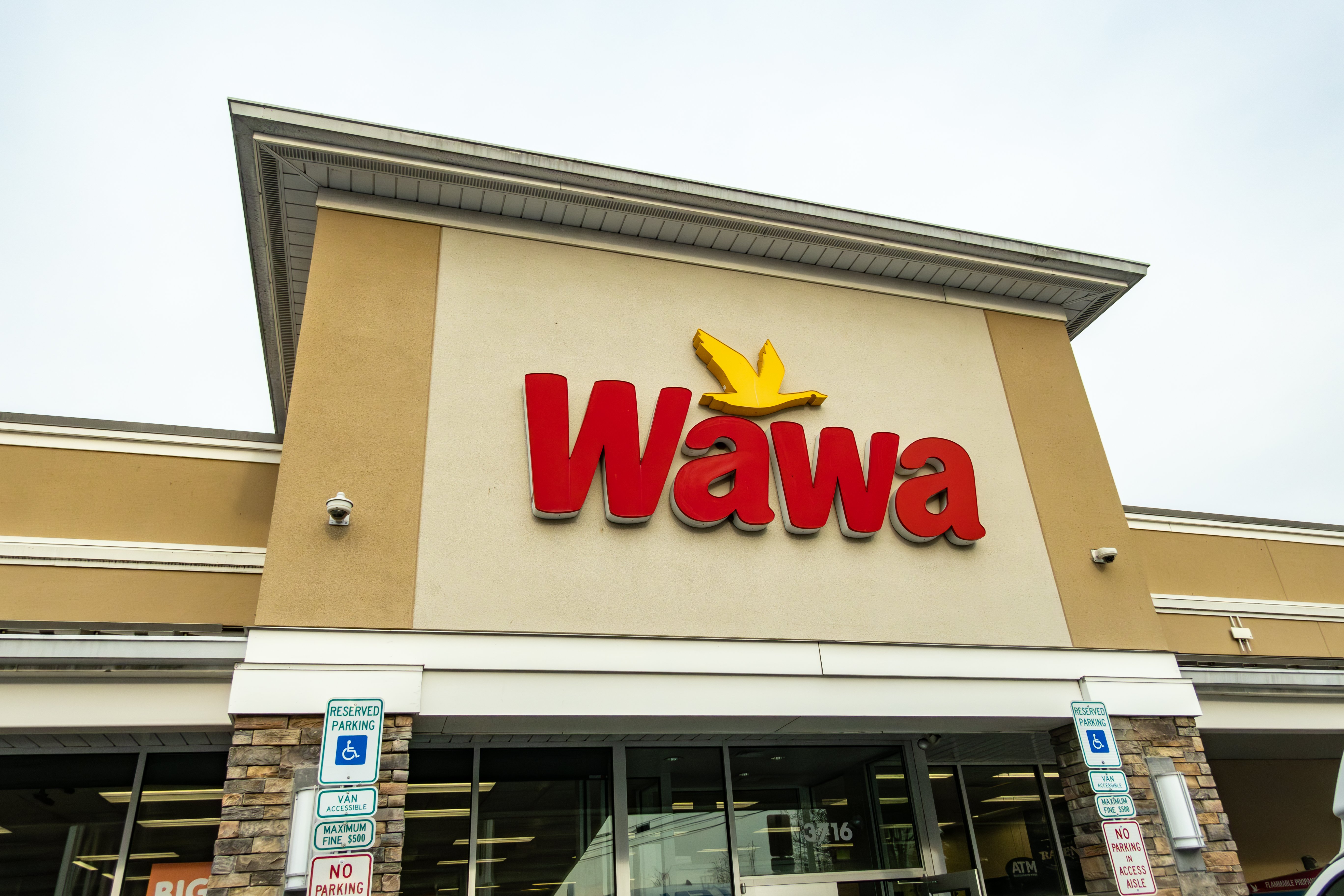 Woman accused of using children to take unpaid items from Montgomery County Wawa