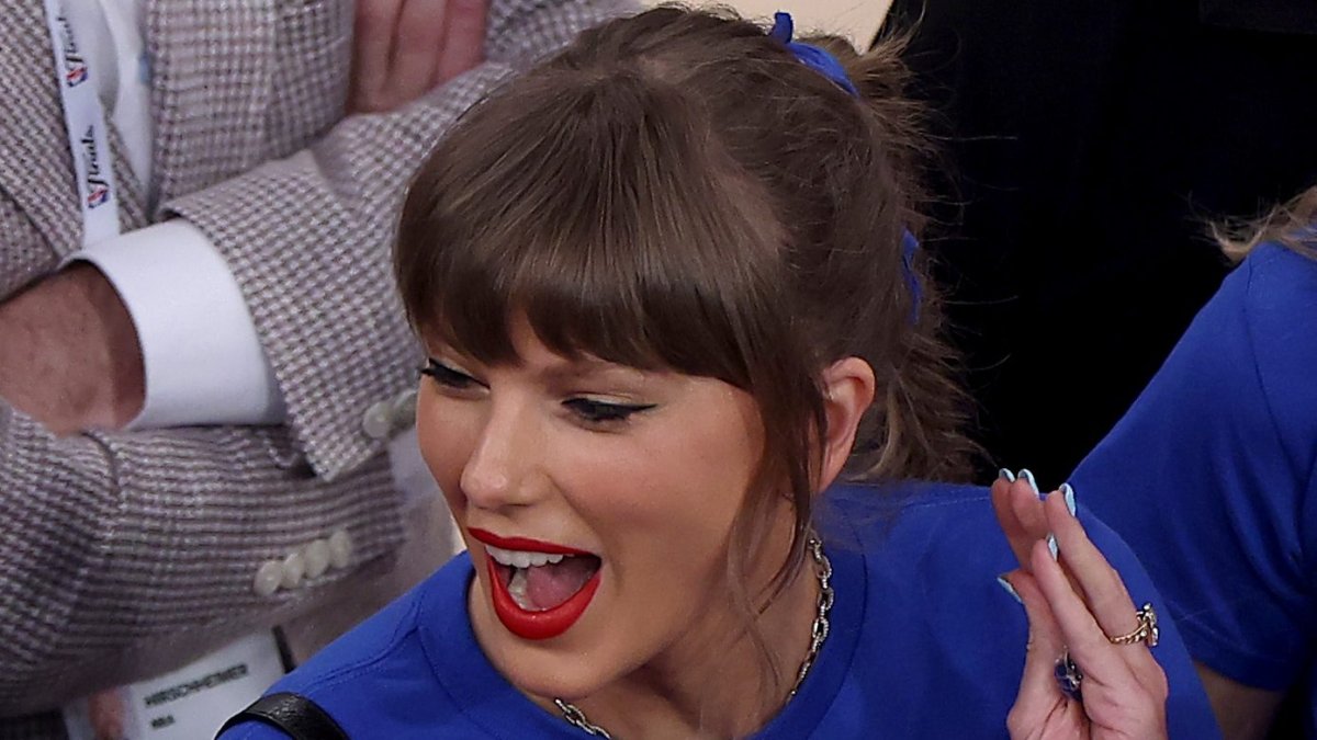 Welcome to New York! Taylor Swift attends Game 4 of NBA Finals at MSG
