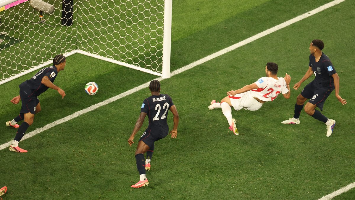 Turkey stuns USA 3-2 with final kick of World Cup Group D finale