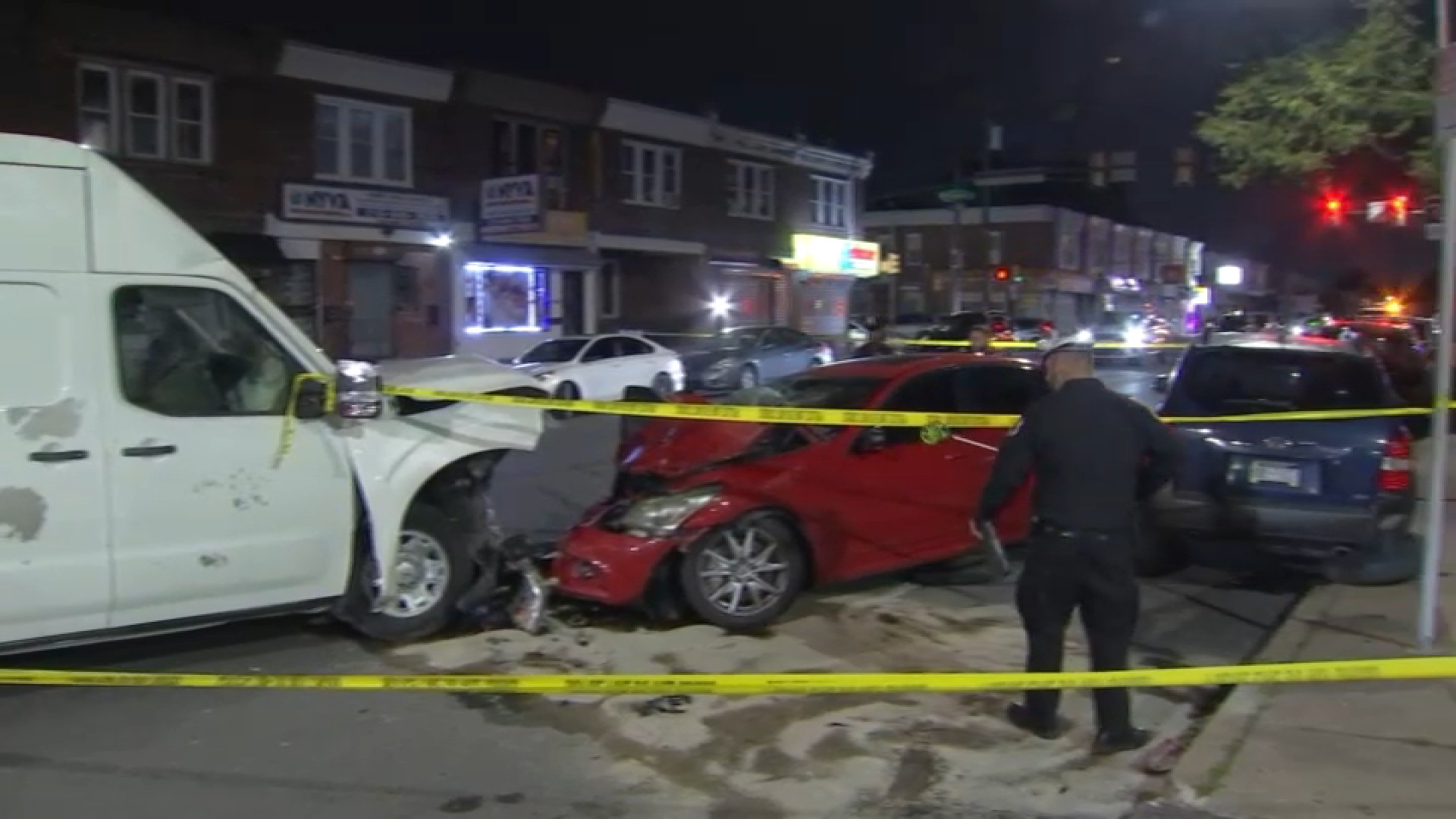 Head-on crash involving car and van leaves man dead overnight in Philadelphia
