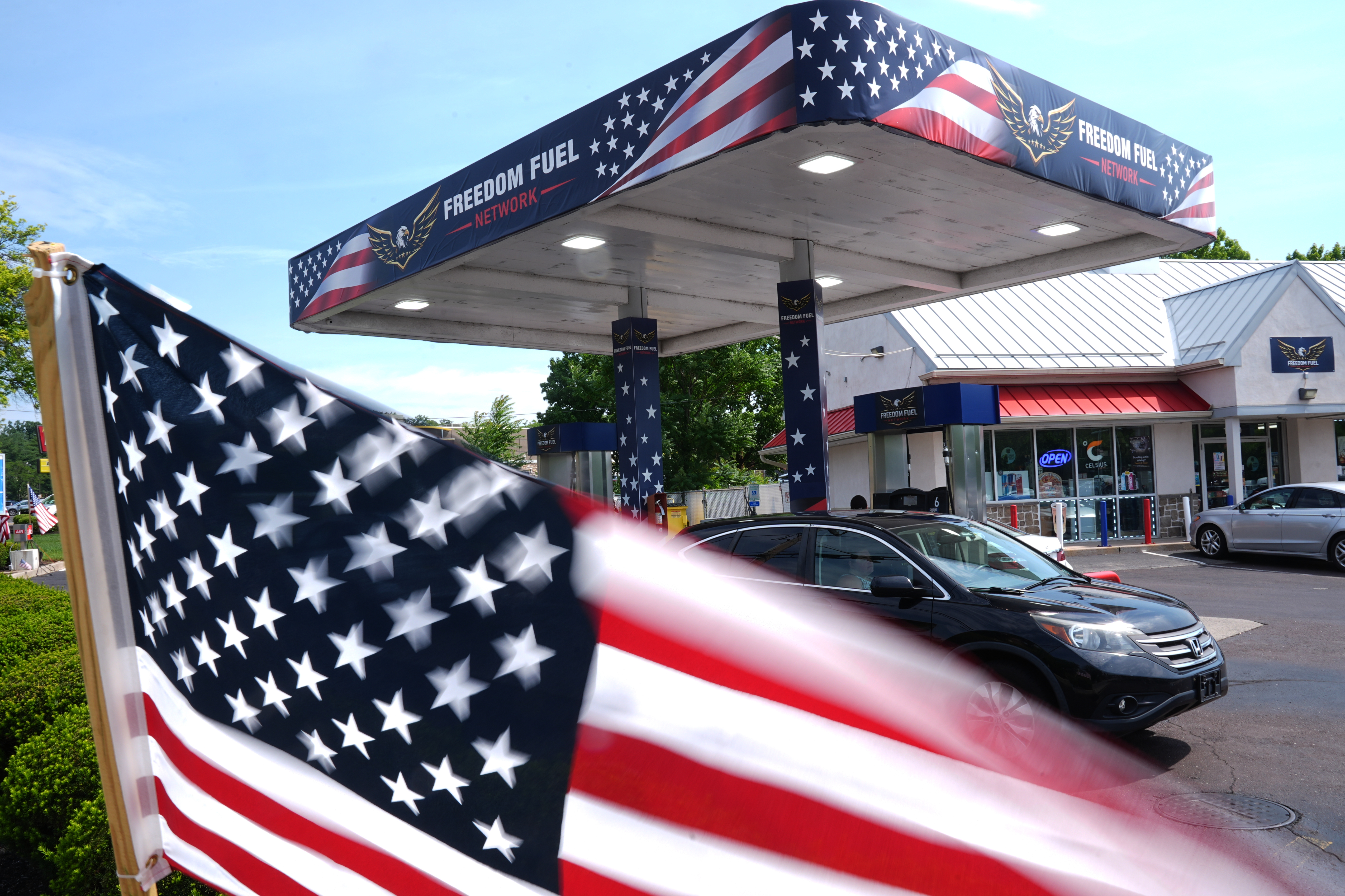 The men behind Trump's $3.47 gas: An NFL coach, a GOP fundraiser and two NJ bros