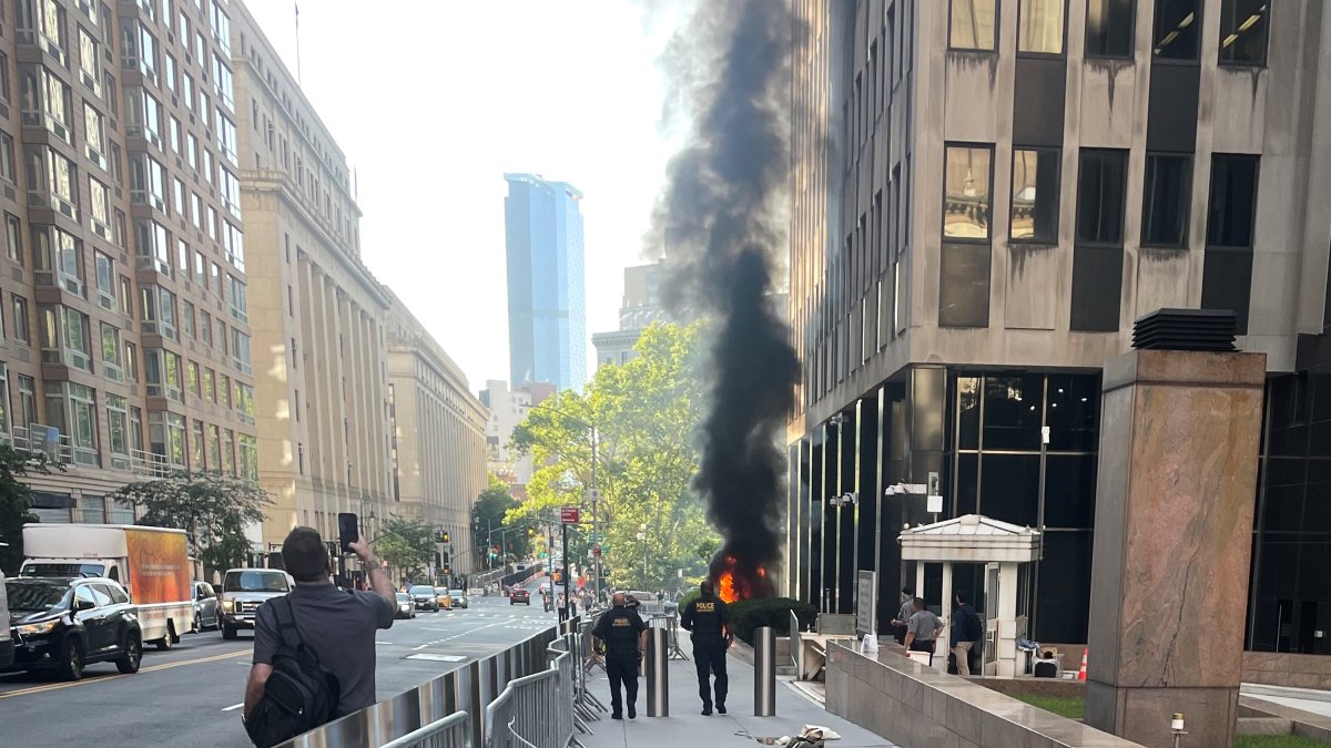 Army veteran ignites fire, sets off fireworks outside NYC federal building, FBI says