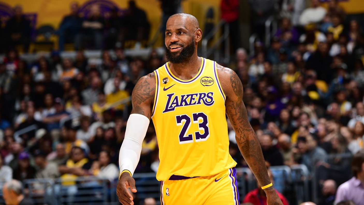 LeBron James heading to Philadelphia, joining Sixers on two-year deal