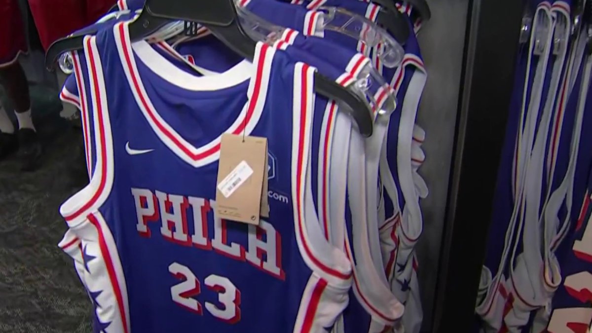 76ers fans storm Xfinity Mobile Arena for new gear