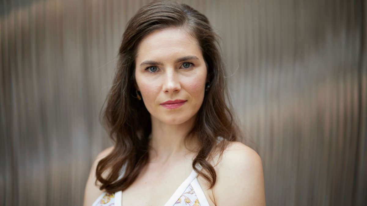 Amanda Knox defends her comedy show at Edinburgh festival