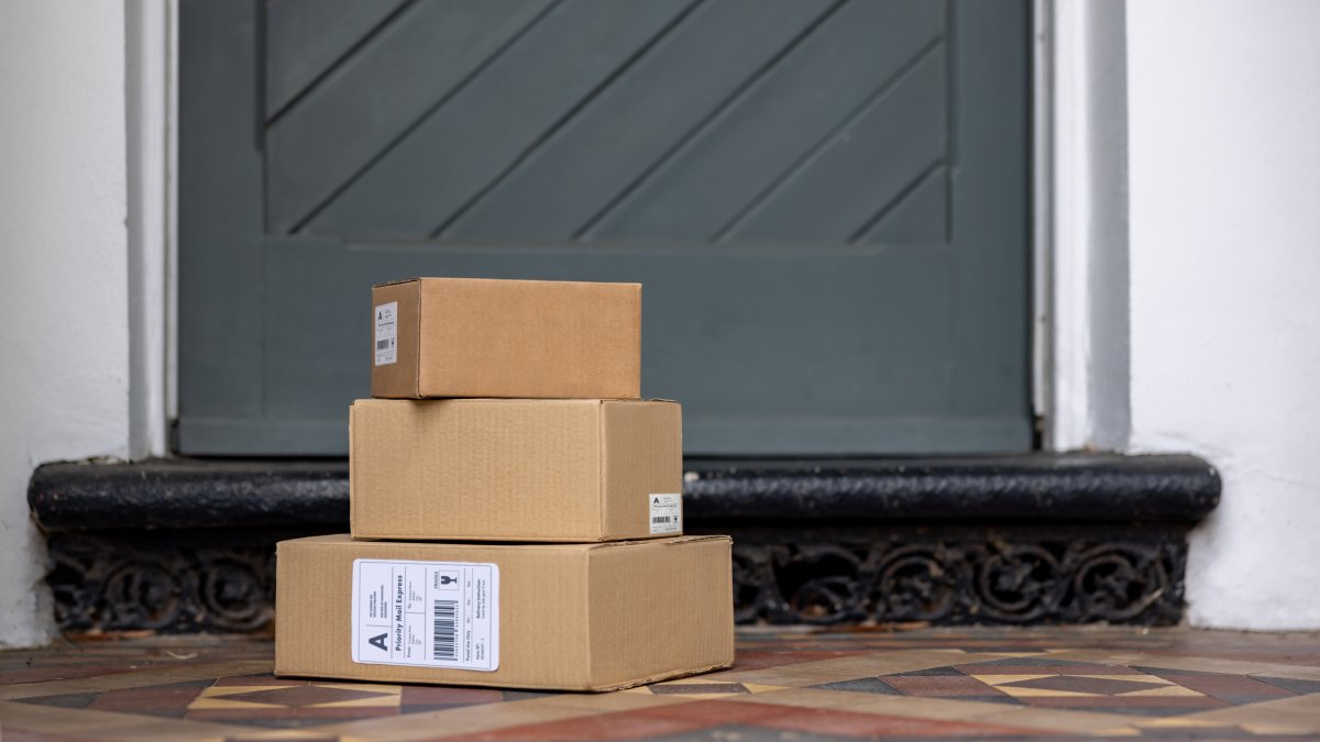 Philadelphia residents fight back as package thefts increase