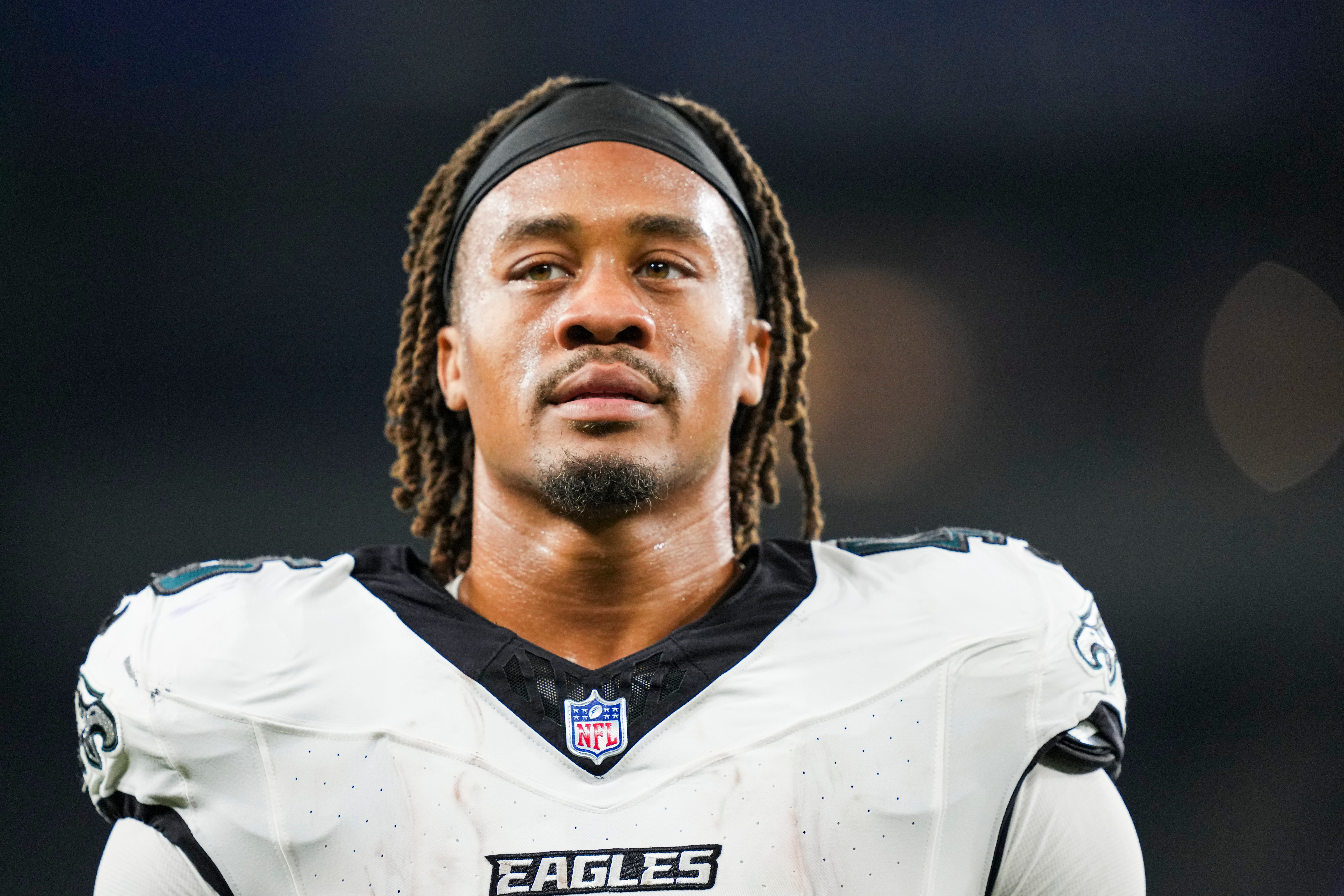 Eagles RB Ja'Quinden Jackson taken off field in ambulance