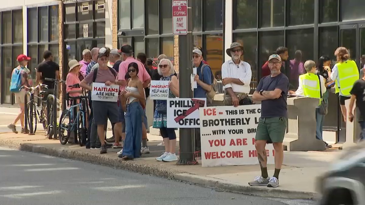 Faith leaders hold 40th weekly vigil outside Philadelphia ICE office