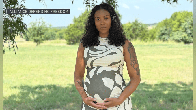 Surrogate opposing abortion over baby's heart defect gives birth in Texas