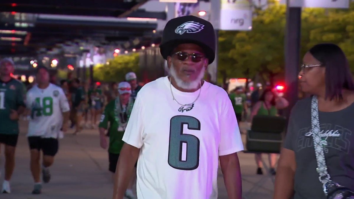 Birds fans show up big to celebrate Eagles Home Opener win
