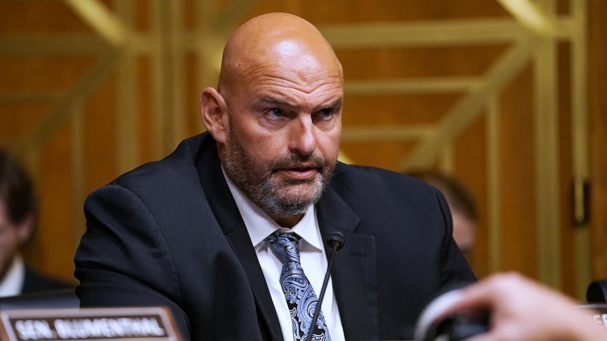 Sen. John Fetterman makes a surprise cameo praising Republicans at the GOP convention
