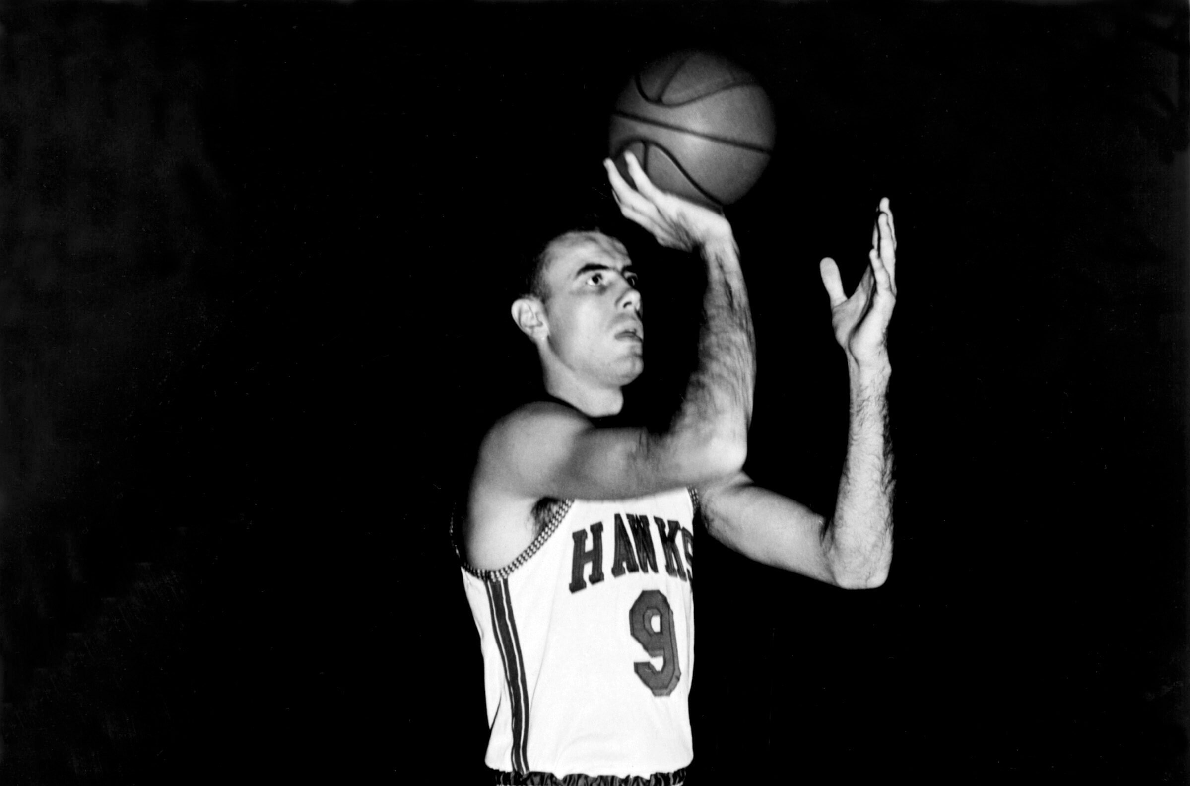 Bob Pettit, imposing Hawks great and first NBA MVP, dies at 93