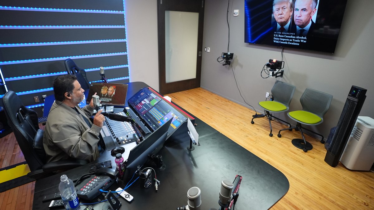 Spanish-language radio show overflows with frustrated voters in Pa. battlegrou...