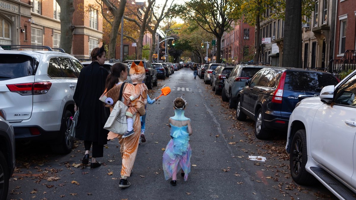 Be seen on Halloween: Safety tips for trick-or-treaters and drivers