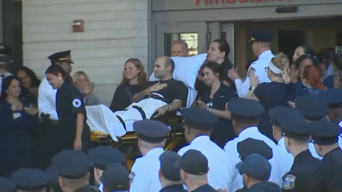 Dozens honor Philly officer as he leaves hospital 2 weeks after deadly shooting