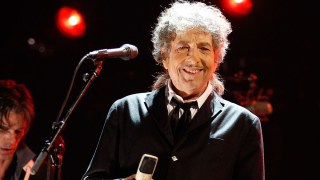 Lucky Fan Gets Private Bob Dylan Concert in Iconic Philadelphia Venue