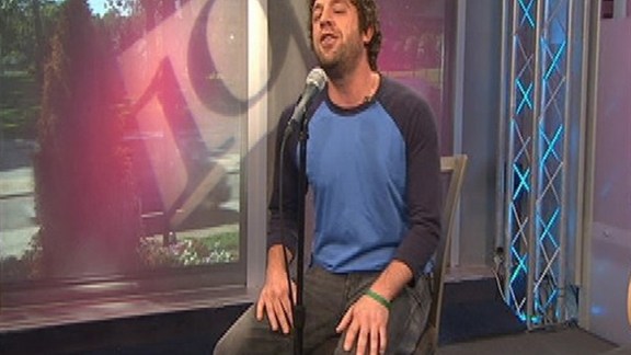 Elliott Yamin Performs