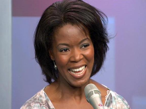 Trisha Jeffrey Performs On The 10! Show